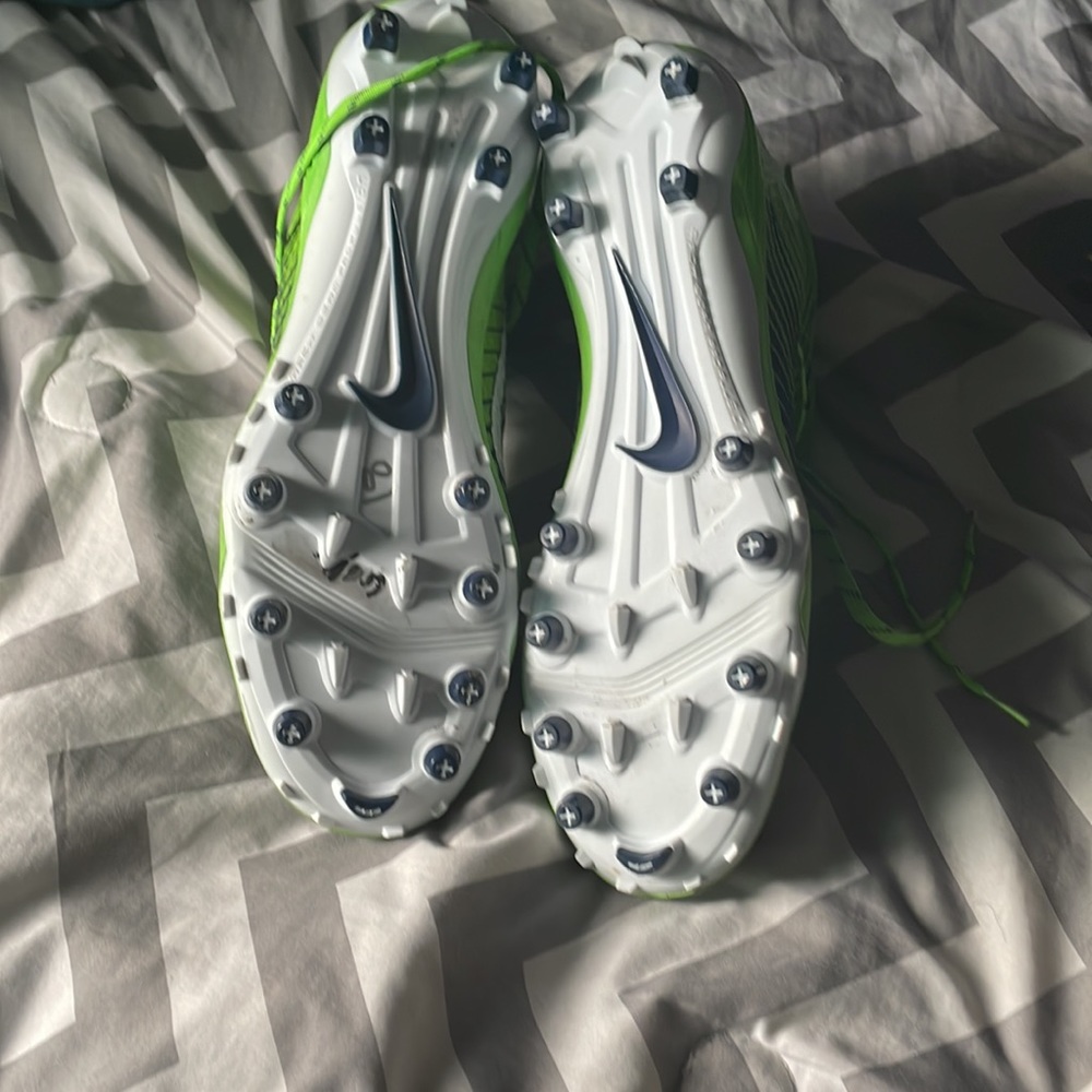Nike skin football cleats worn once - Picture 4 of 4